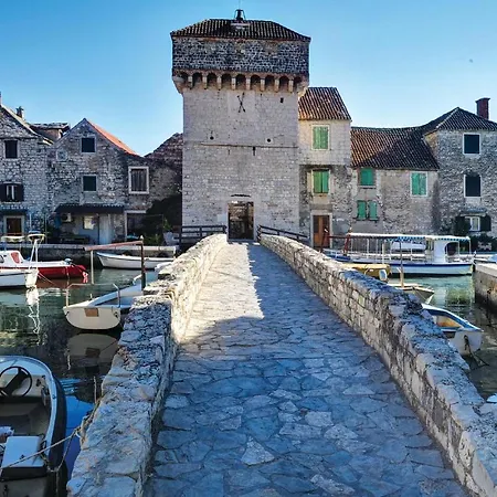 Appartement 1 Bedroom Beautiful In Kastel Gomilica Kaštela