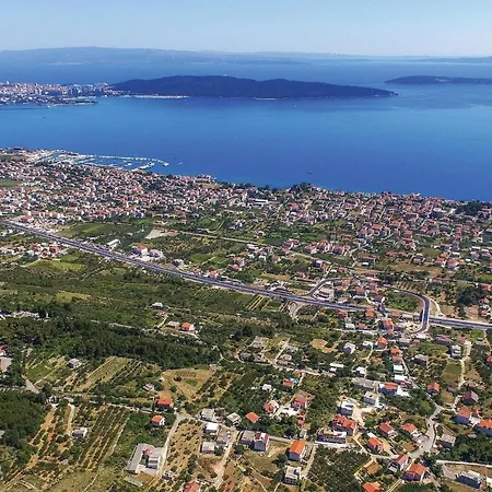 1 Bedroom Beautiful In Kastel Gomilica Appartement