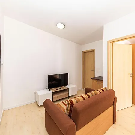 1 Bedroom Beautiful In Kastel Gomilica * Kaštela