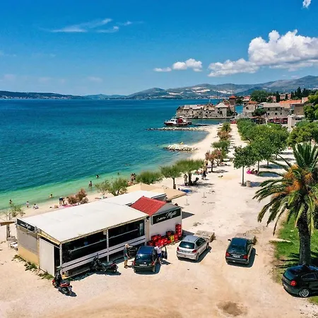 1 Bedroom Beautiful In Kastel Gomilica Appartement