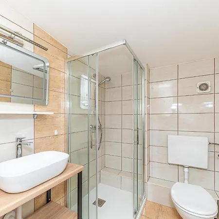 1 Bedroom Beautiful In Kastel Gomilica Appartement *