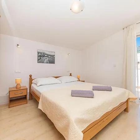 Appartement 1 Bedroom Beautiful In Kastel Gomilica *