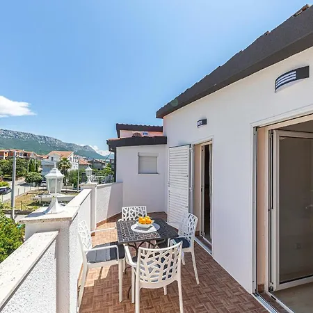 1 Bedroom Beautiful In Kastel Gomilica * Kaštela