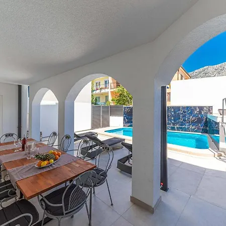 Appartement 1 Bedroom Beautiful In Kastel Gomilica